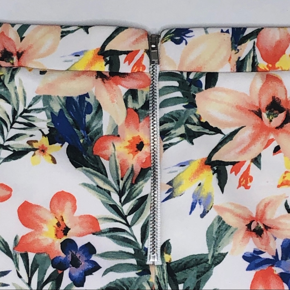 Forever 21 | Floral | Mini Skirt - Picture 3 of 7